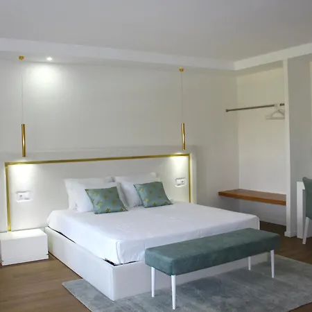 לינה וארוחת בוקר Solar Da Boavista 4*